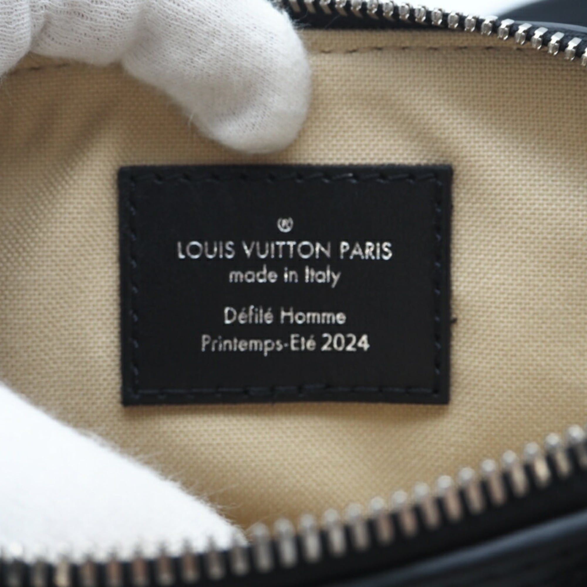 Louis Vuitton Black Leather Shoulder Bag (Pre-Owned)