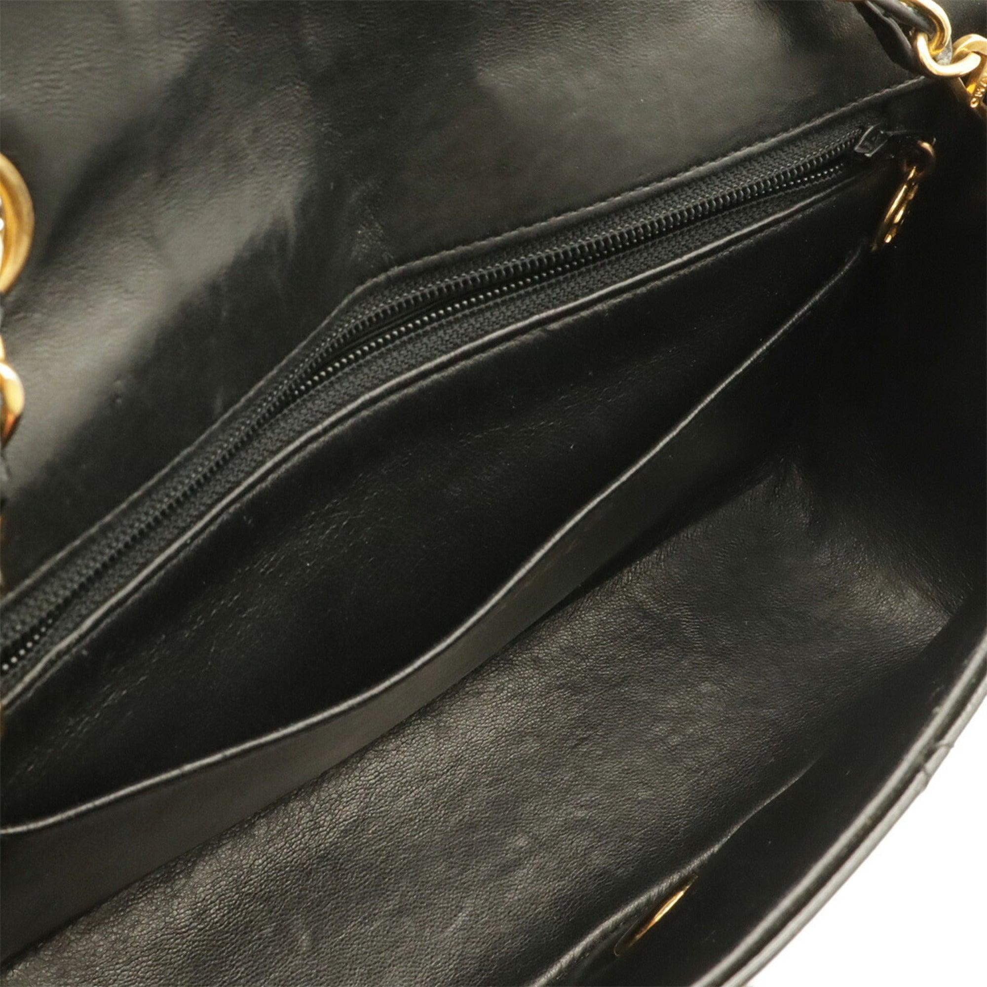 Chanel Matelasse Black Leather Shoulder Bag (Pre-Owned)