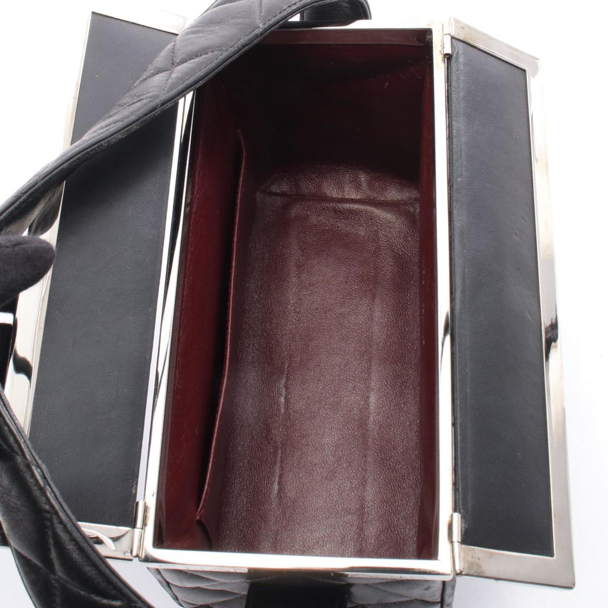 Chanel Black Leather Handbag (Pre-Owned)