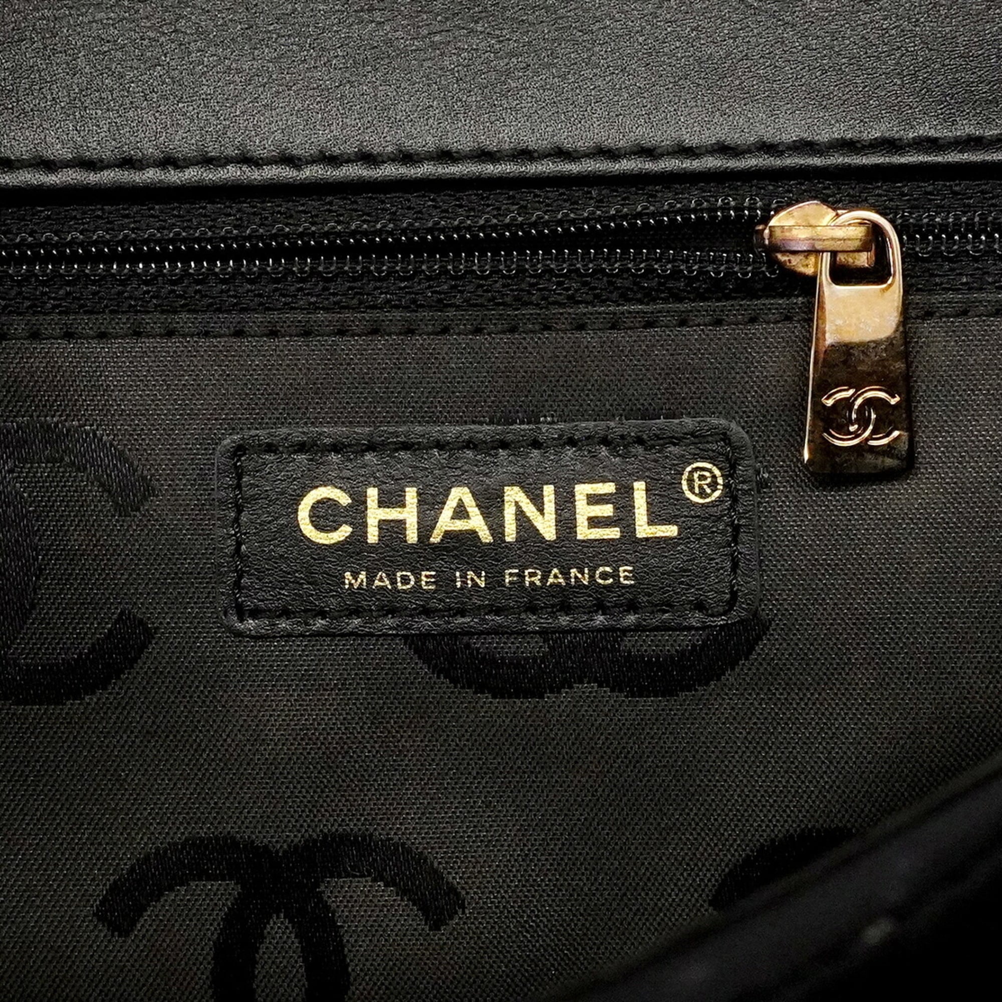 Chanel Black Leather Handbag (Pre-Owned)