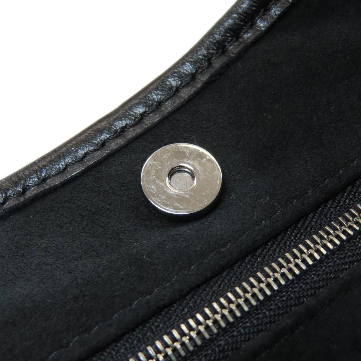 Louis Vuitton Black Leather Shoulder Bag (Pre-Owned)