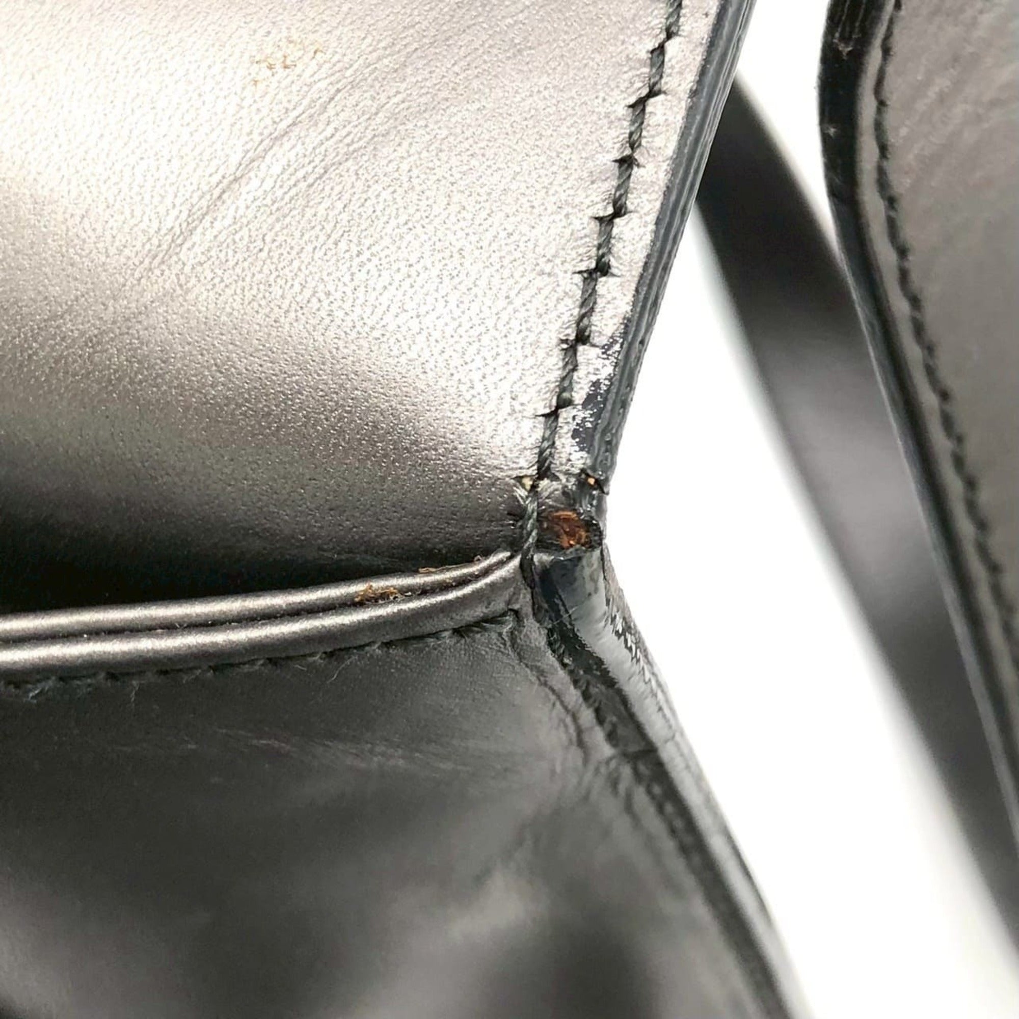 Gucci Gray Leather Shoulder Bag (Pre-Owned)
