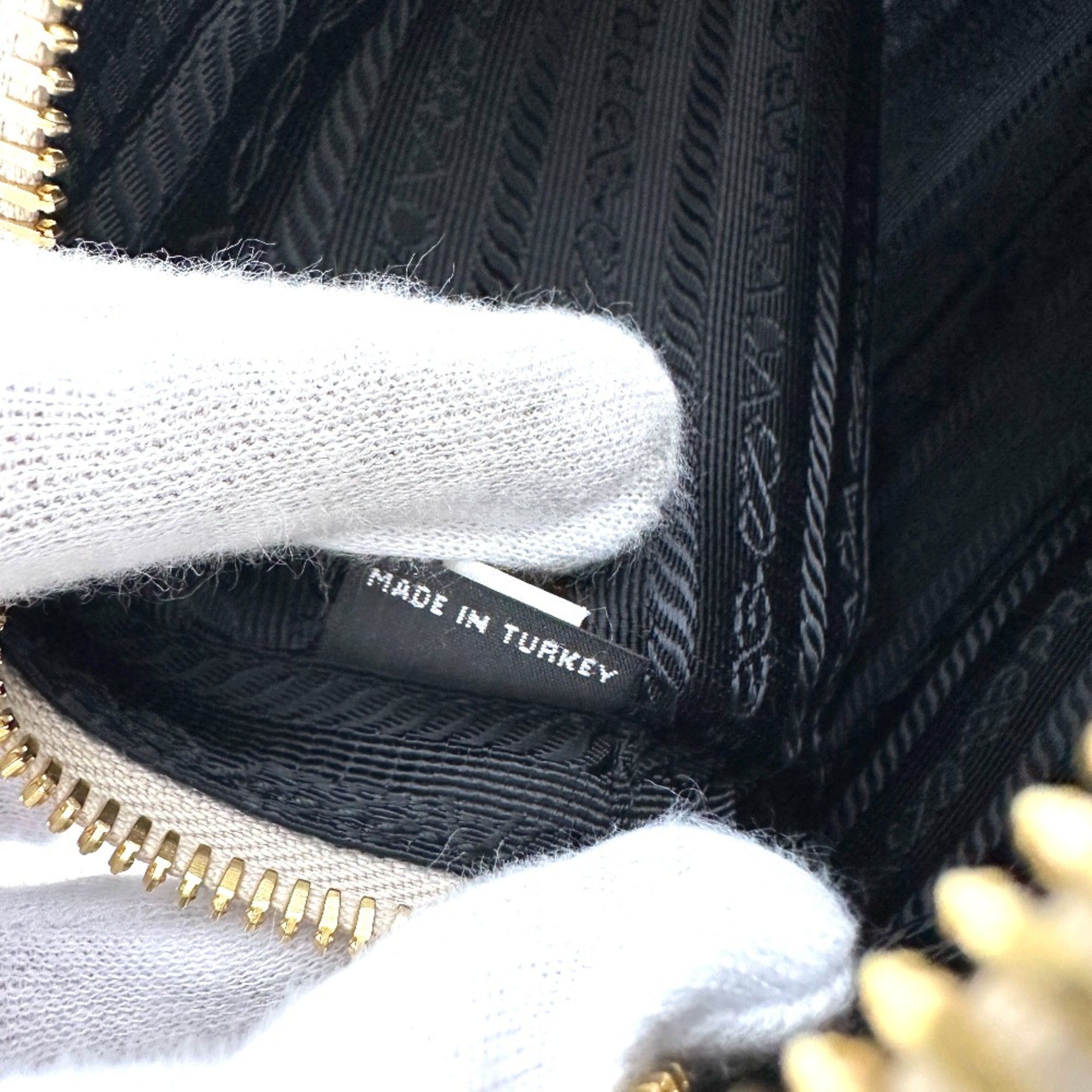 Prada White Leather Shoulder Bag (Pre-Owned)