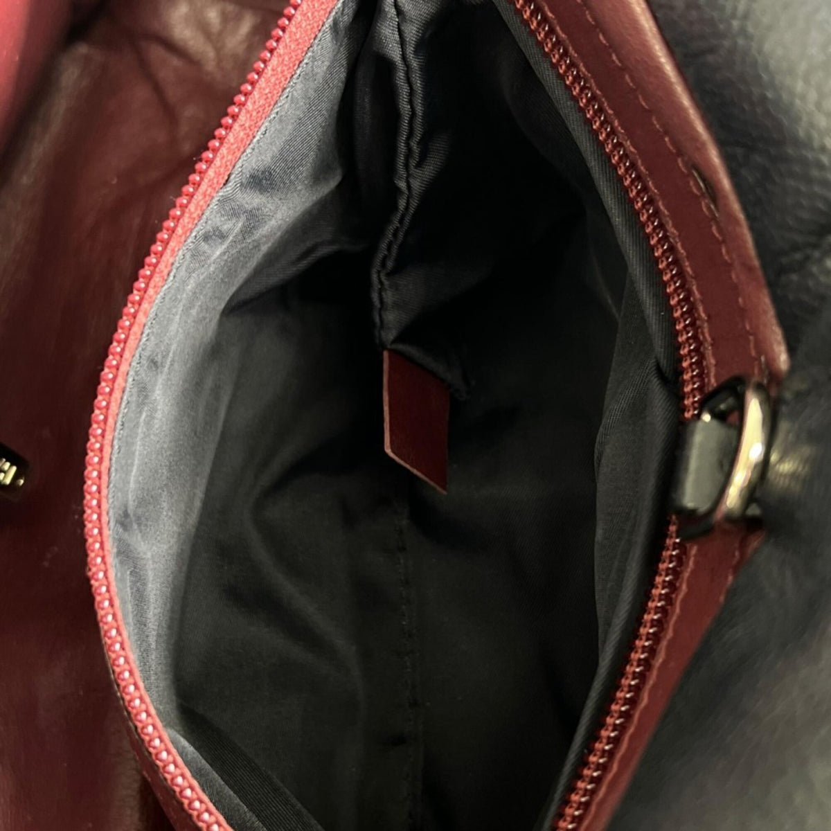 Chanel Black Leather Handbag (Pre-Owned)