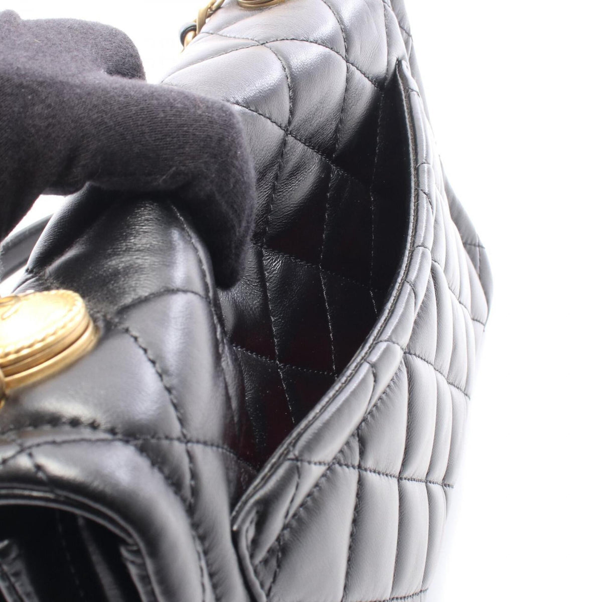 Chanel Matelasse Black Leather Handbag Shoulder Bag (Pre-Owned)