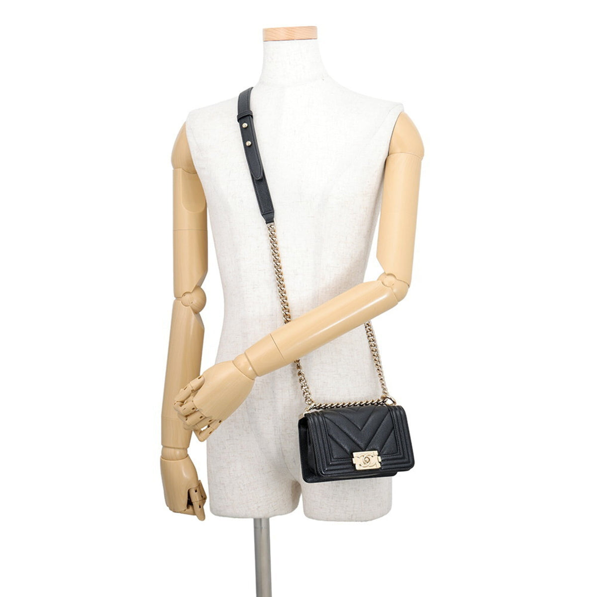 Chanel Boy Chanel Black Grained Calfskin Handbag Shoulder Bag (Pre-Owned)