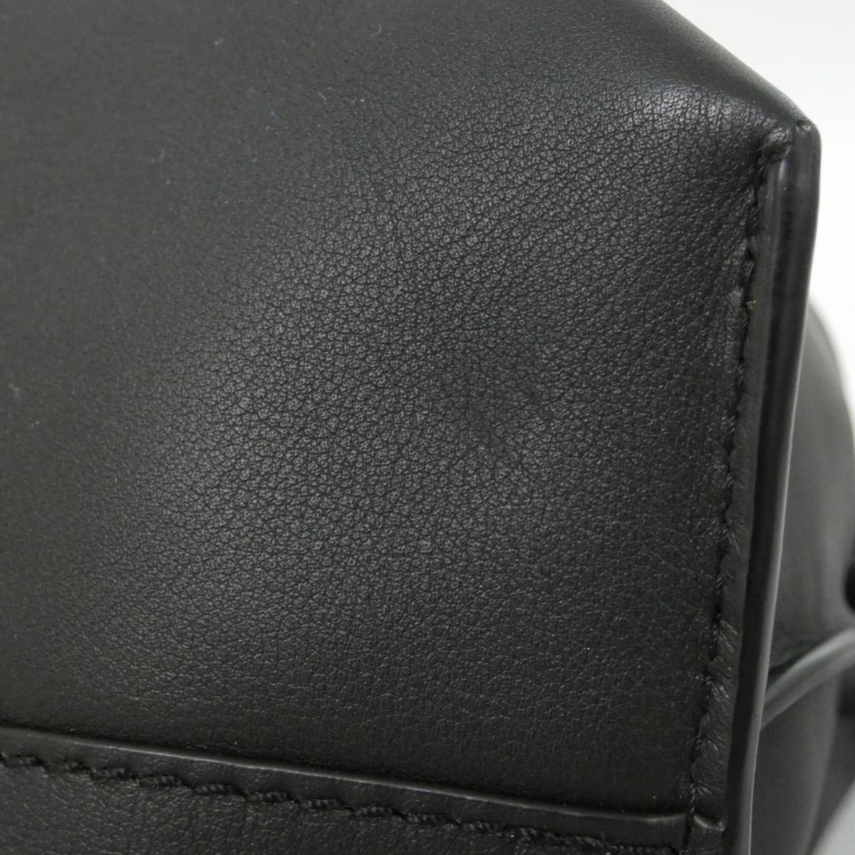 Loewe Black Leather Handbag (Pre-Owned)