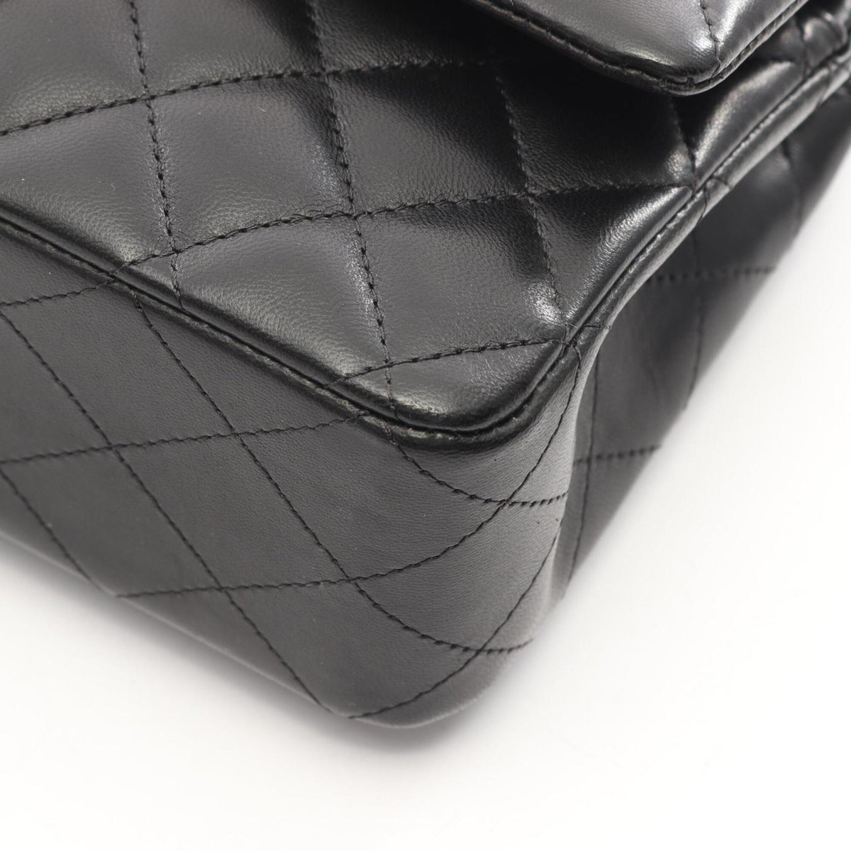 Chanel Black Leather Handbag Shoulder Bag (Pre-Owned)