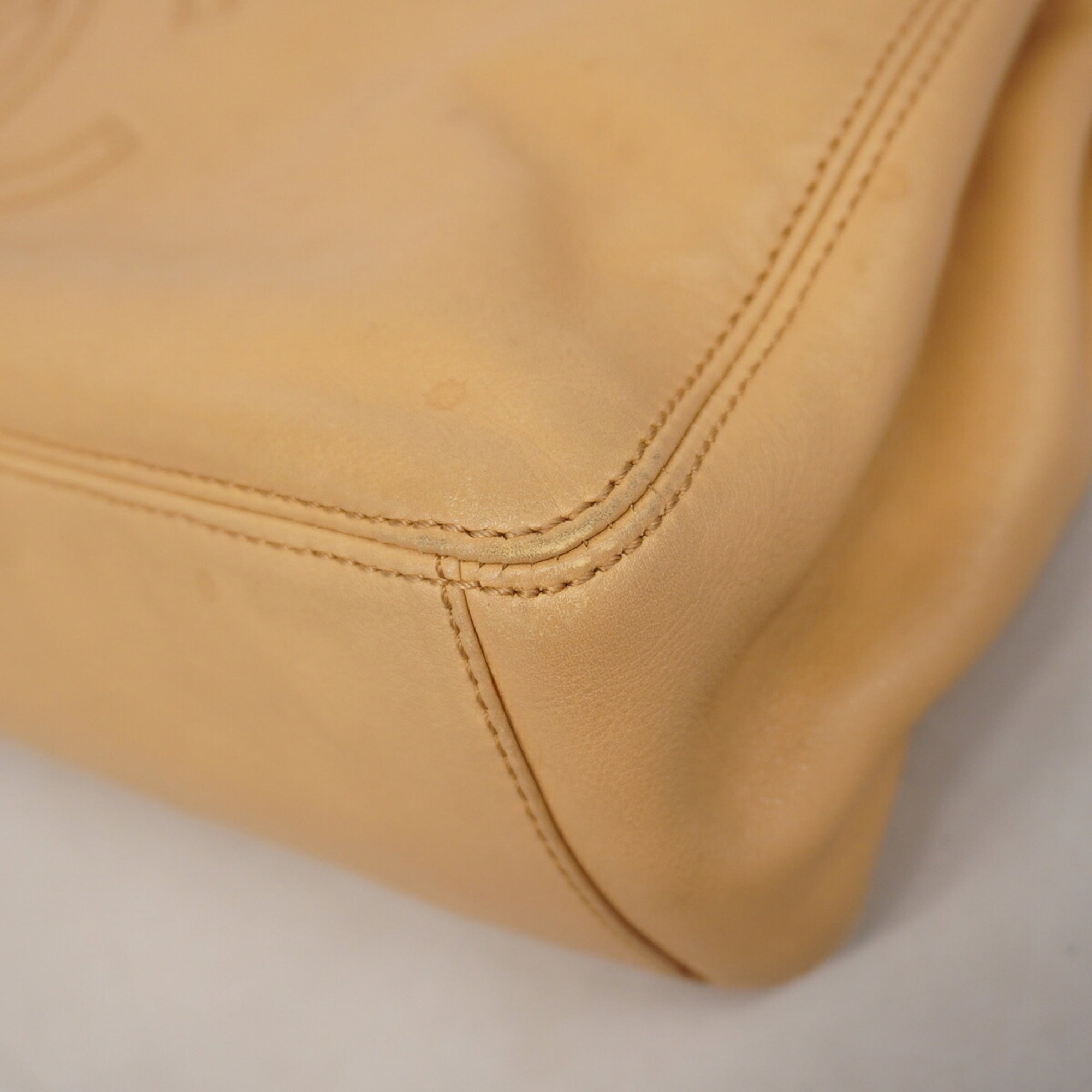 Chanel Beige Leather Handbag (Pre-Owned)