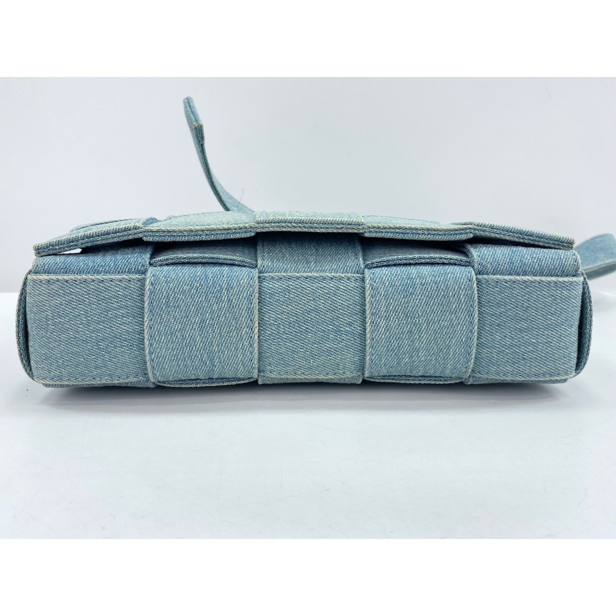 Bottega Veneta Blue Shoulder Bag (Pre-Owned)