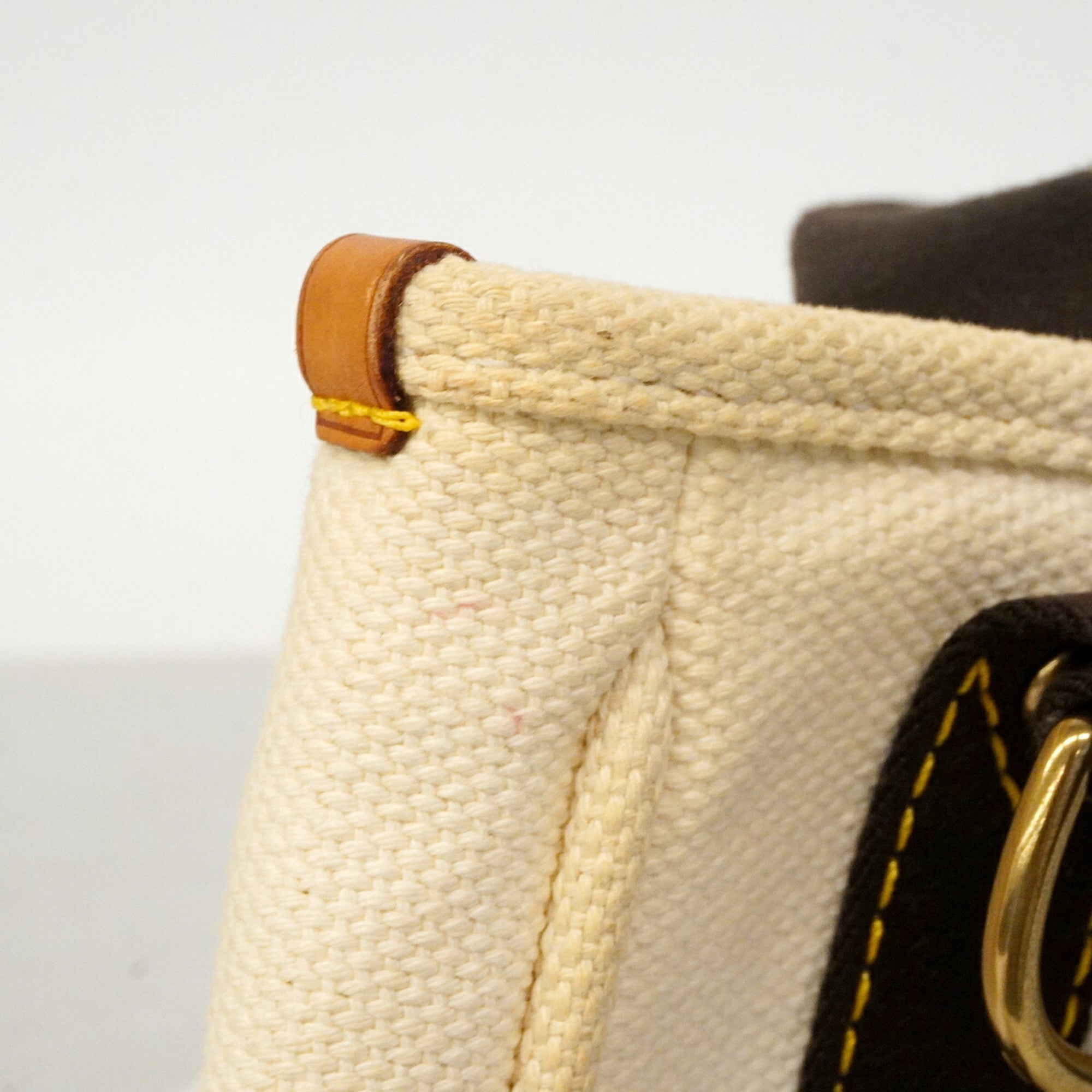 Louis Vuitton Ecru Handbag (Pre-Owned)