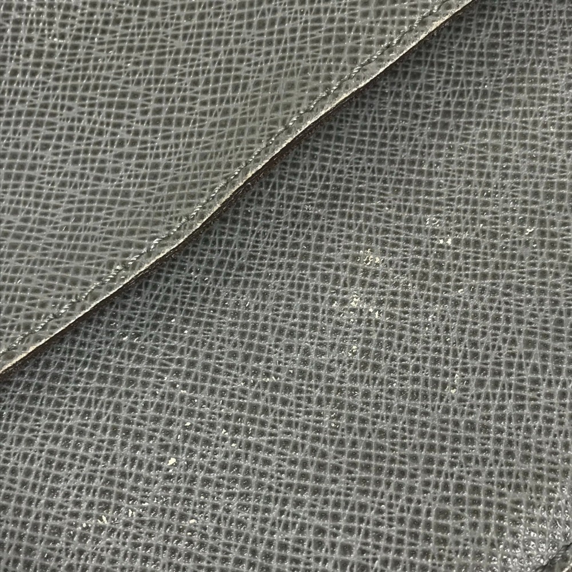 Louis Vuitton Glacier Gray Taiga Leather Leather Pochette Shoulder Bag (Pre-Owned)