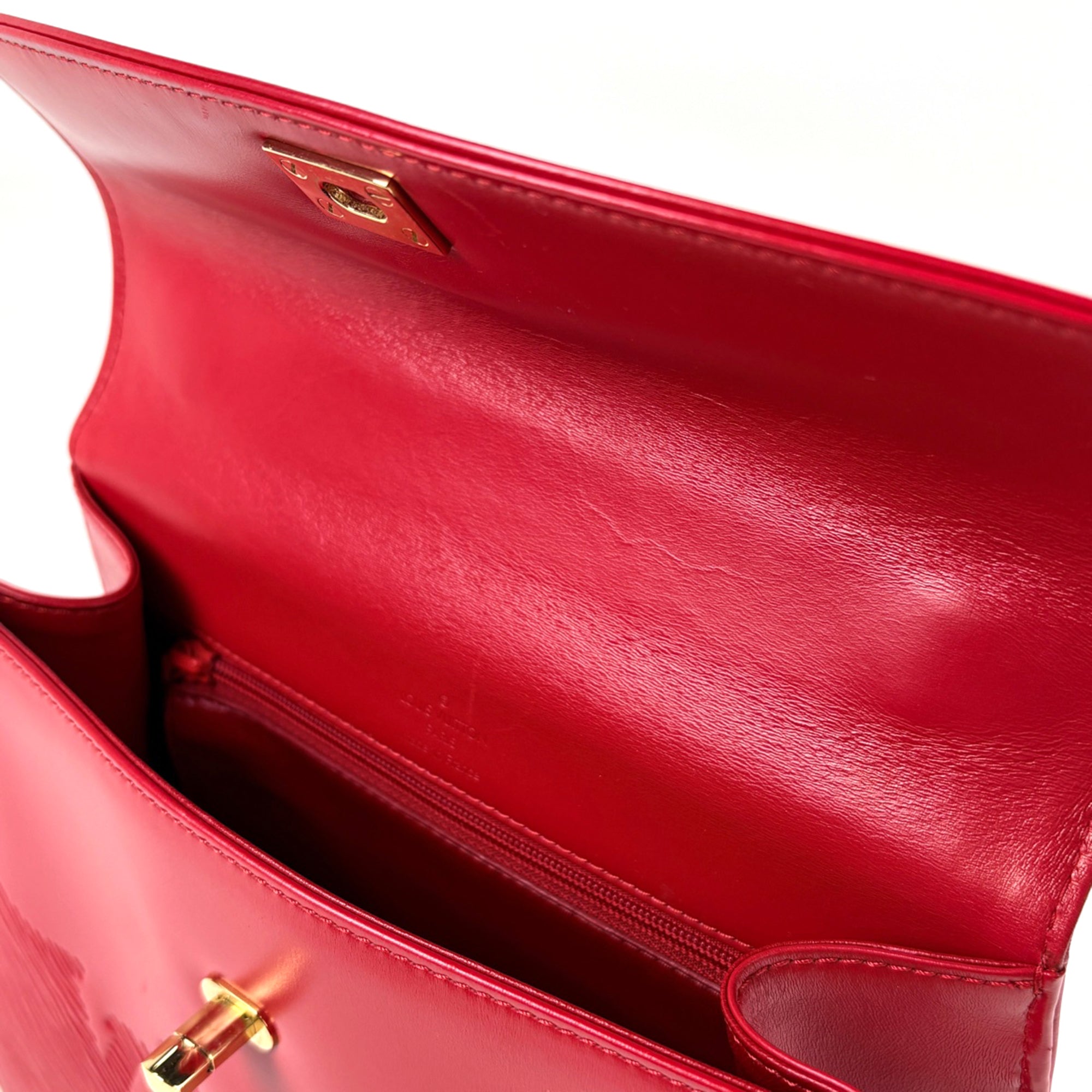 Louis Vuitton Red Color Leather Shoulder Bag (Pre-Owned)