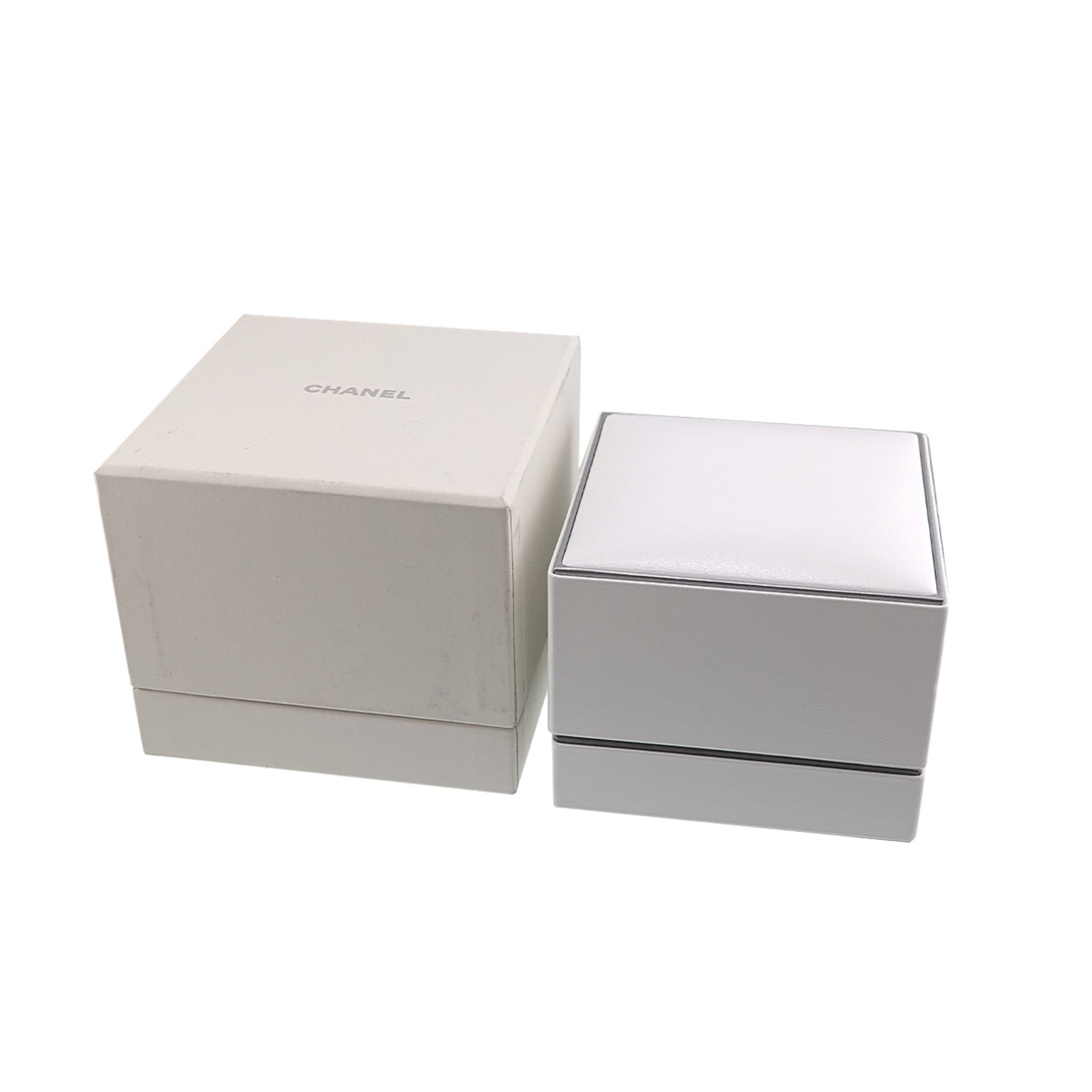 Chanel Platinum 950 Band Ring (Pre-Owned)