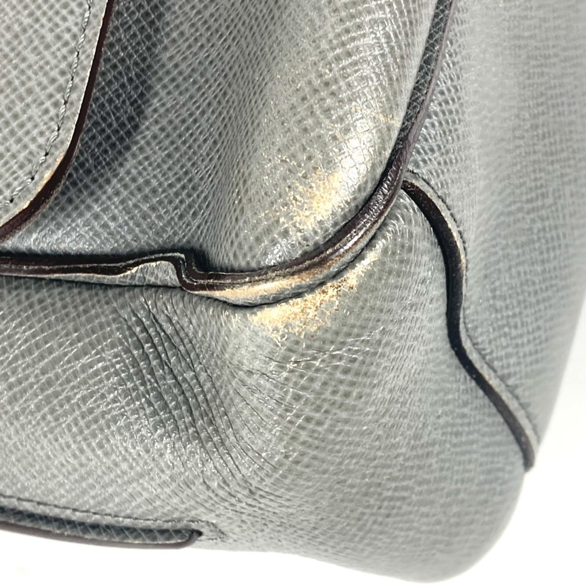 Louis Vuitton Gray Taiga Leather Messenger Bag Shoulder Bag (Pre-Owned)