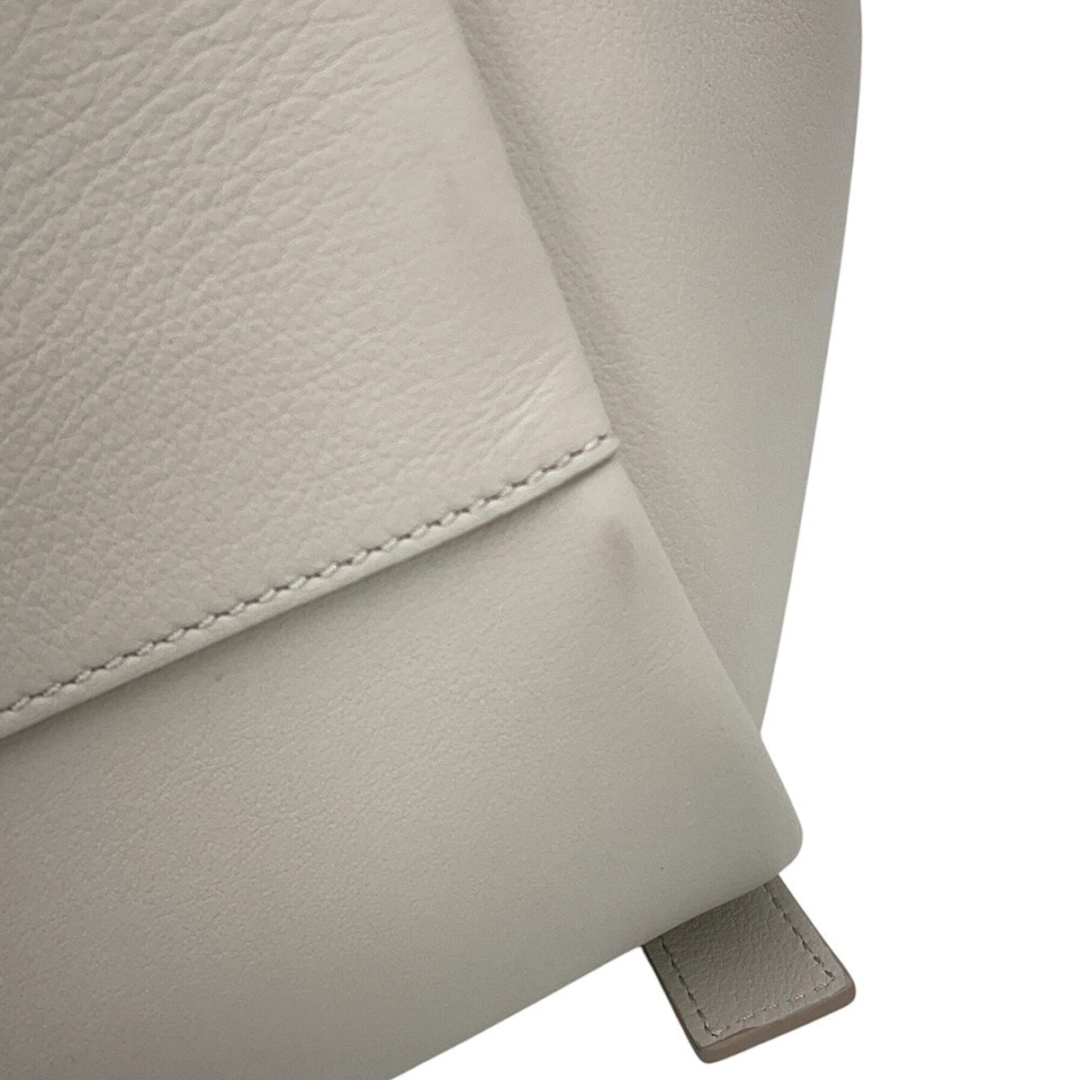 Loewe Leather Handbag (Pre-Owned)
