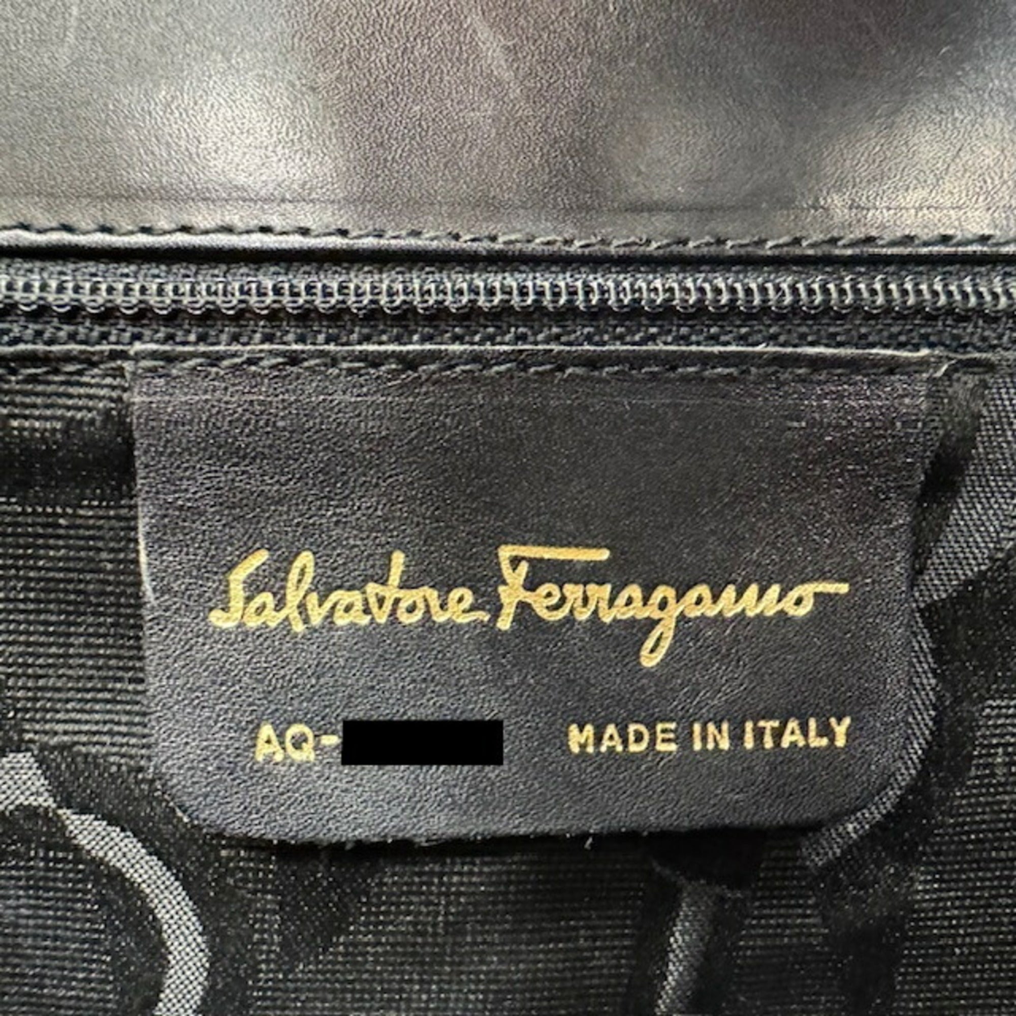 Salvatore Ferragamo Black Leather Handbag (Pre-Owned)