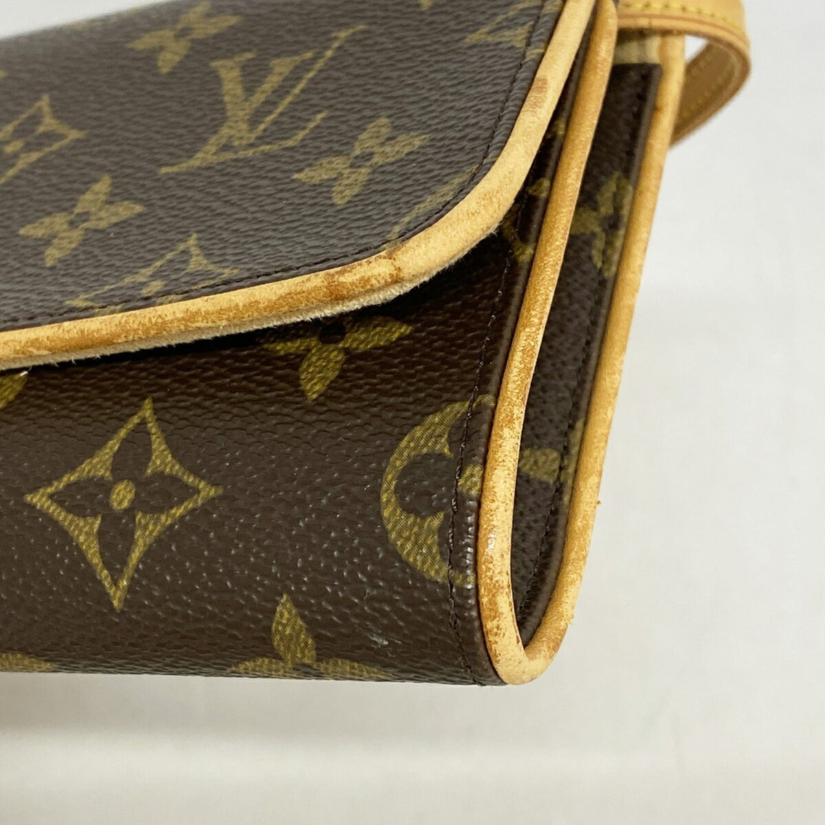 Louis Vuitton Brown Shoulder Bag (Pre-Owned)