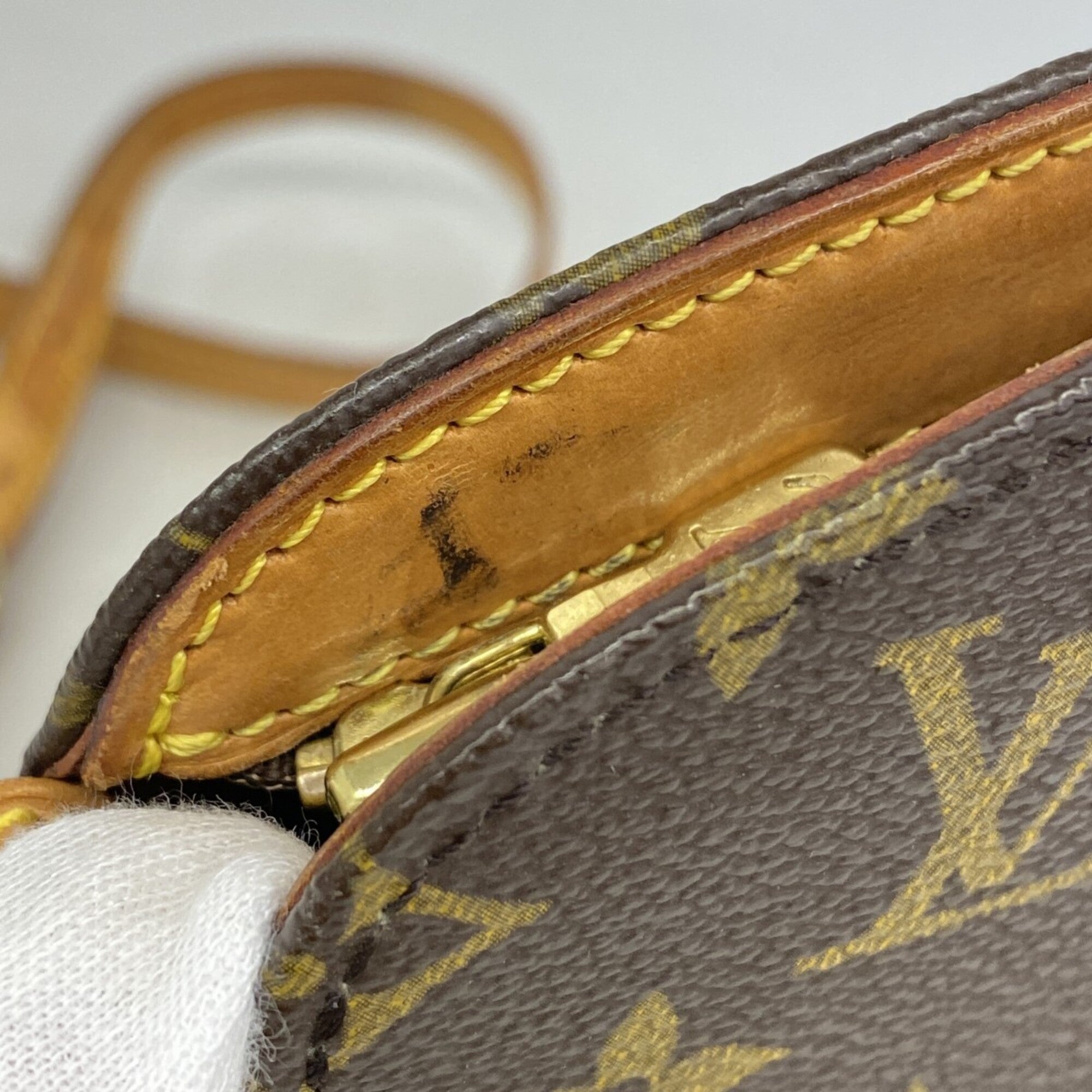 Louis Vuitton Brown Shoulder Bag (Pre-Owned)