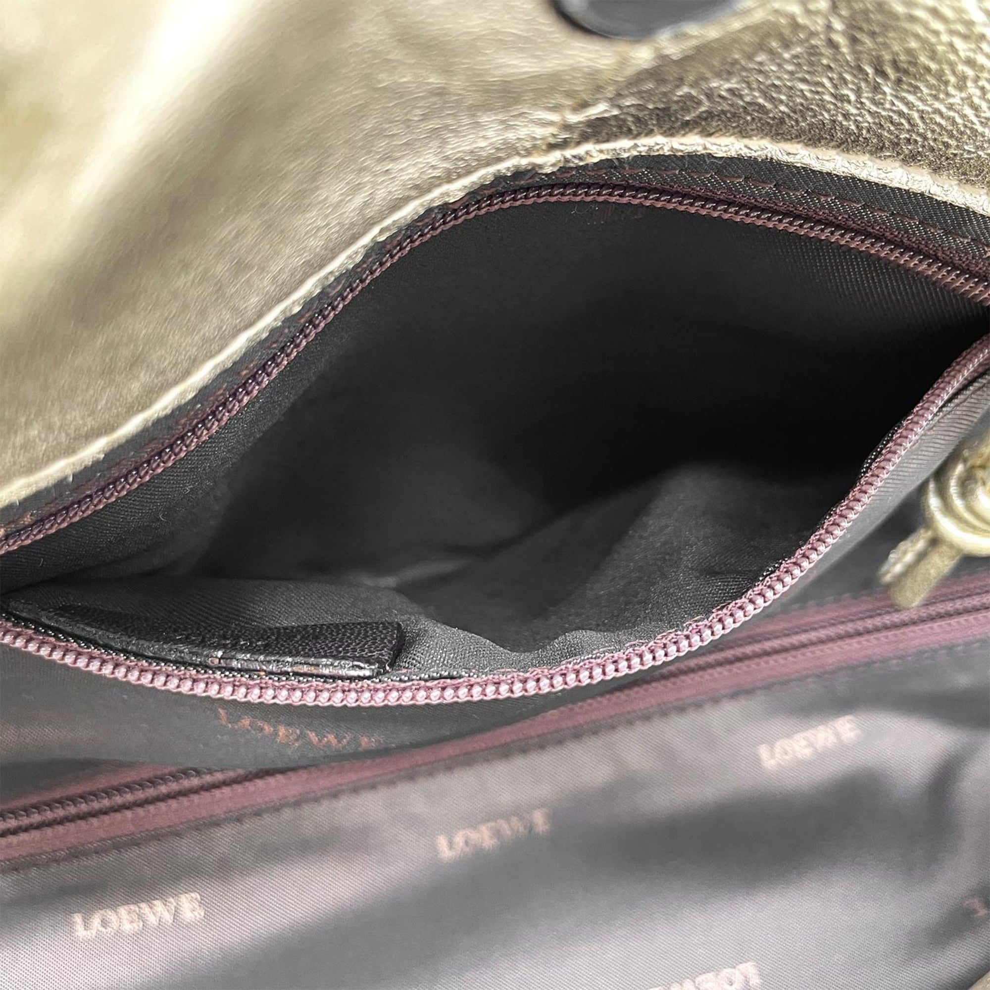 Loewe Gold Leather Handbag (Pre-Owned)