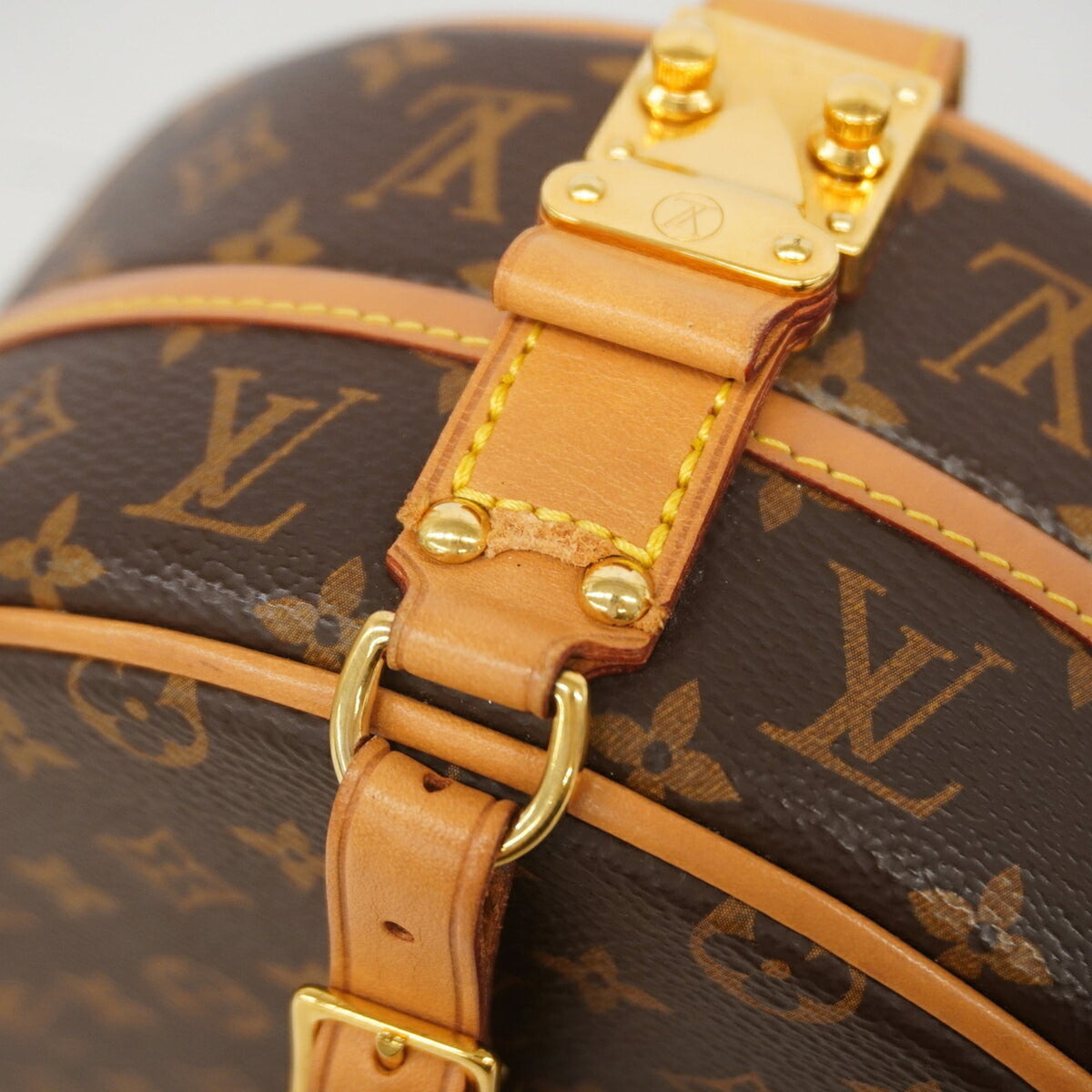 Louis Vuitton Brown Shoulder Bag (Pre-Owned)