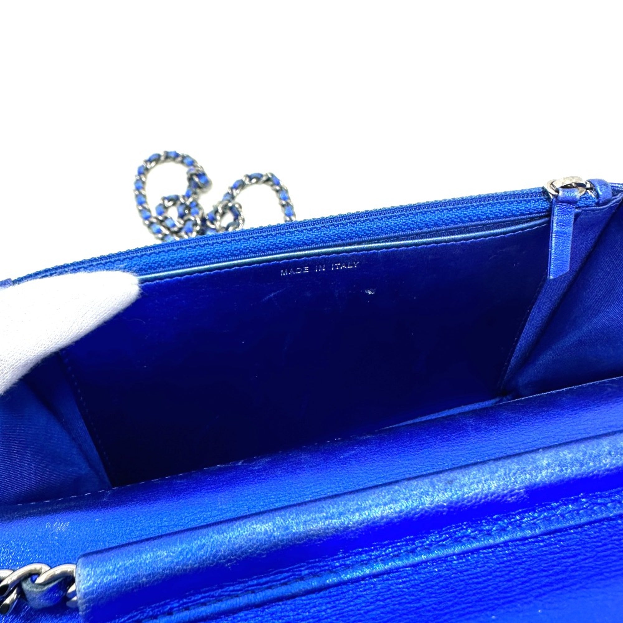 Chanel Blue Leather Shoulder Bag (Pre-Owned)