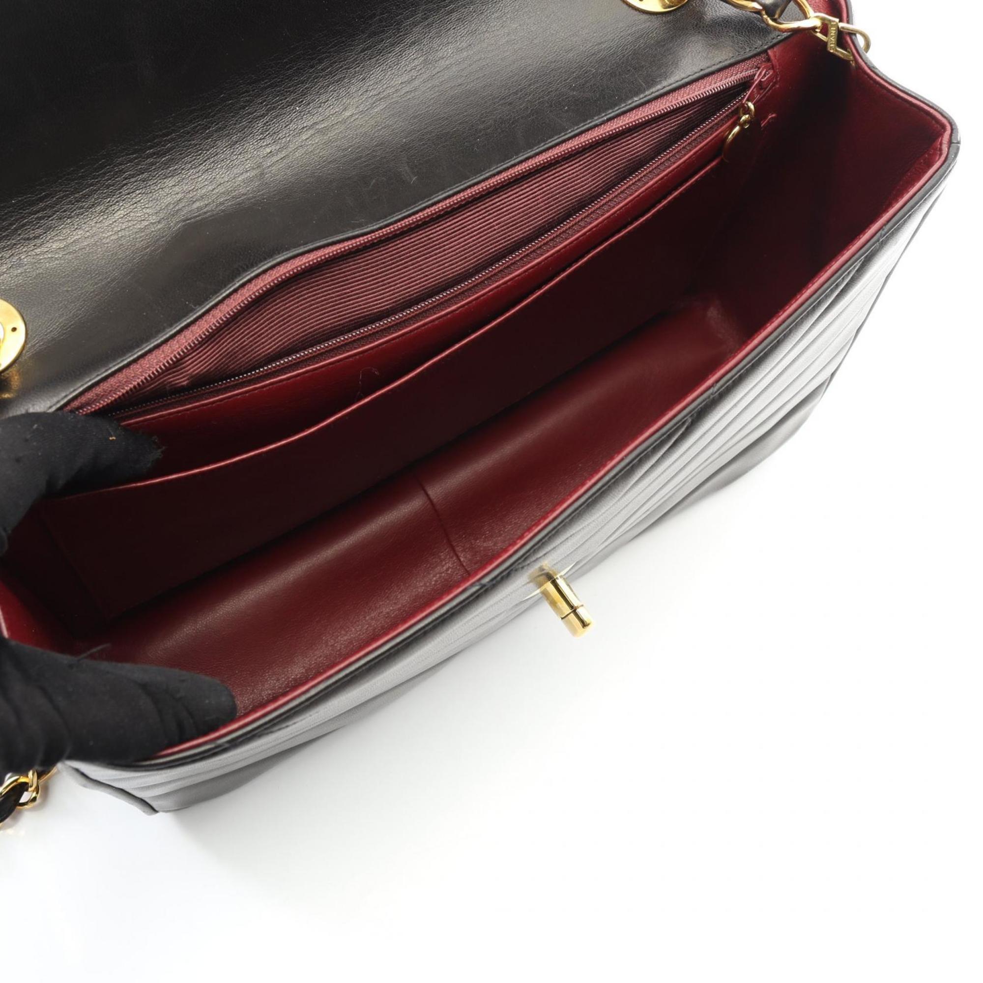 Chanel Black Leather Shoulder Bag (Pre-Owned)