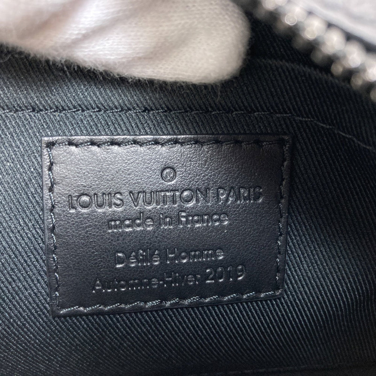 Louis Vuitton Black Taiga Leather Shoulder Bag (Pre-Owned)