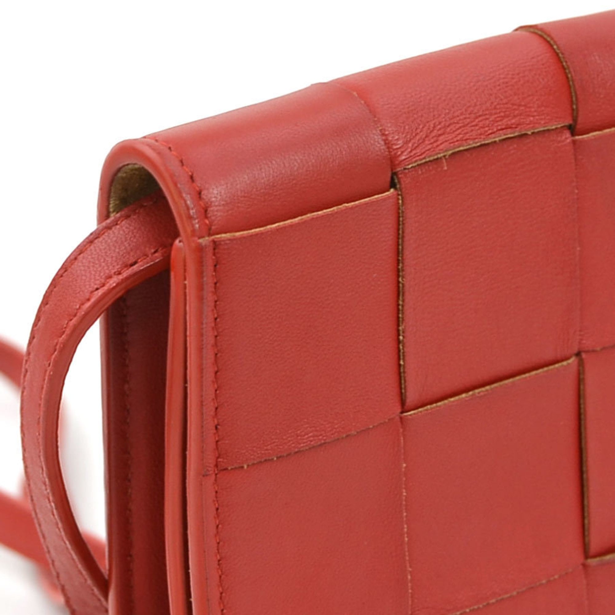 Bottega Veneta Red Color Leather Shoulder Bag (Pre-Owned)