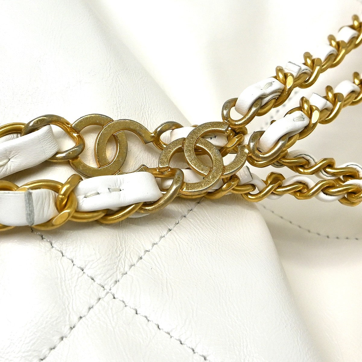 Chanel 22 Chain Quilted Calfskin White Leather Backpack Bag (Pre-Owned)