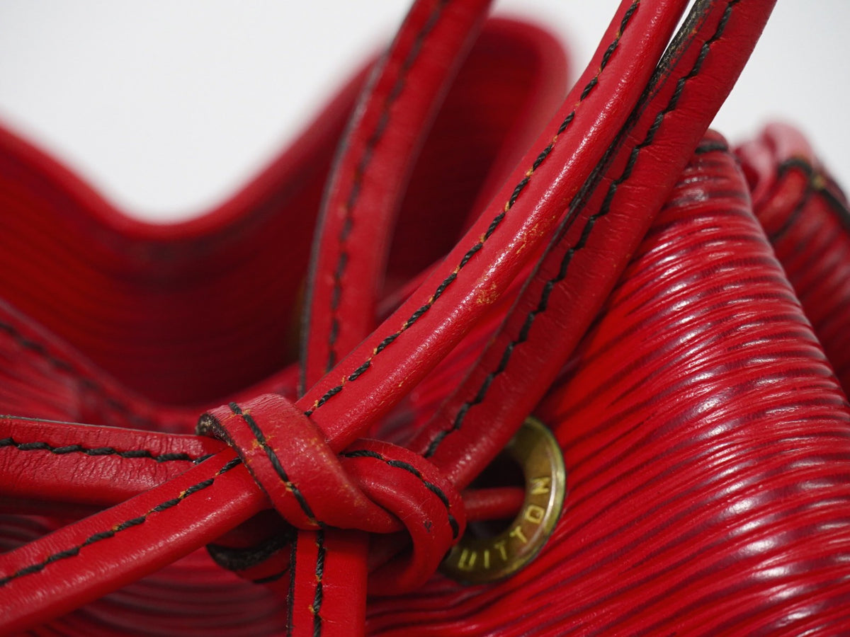 Louis Vuitton Petit Noe Epi Leather Red Leather Handbag (Pre-Owned)