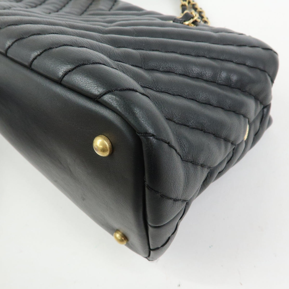 Chanel V Stitch Leather Black Calfskin Handbag (Pre-Owned)