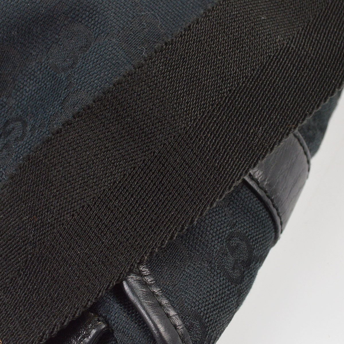 Gucci Waist Belt Bag (Outlet) Gg Canvas And Leather Black Canvas Crossbody Bag Bag (Pre-Owned)