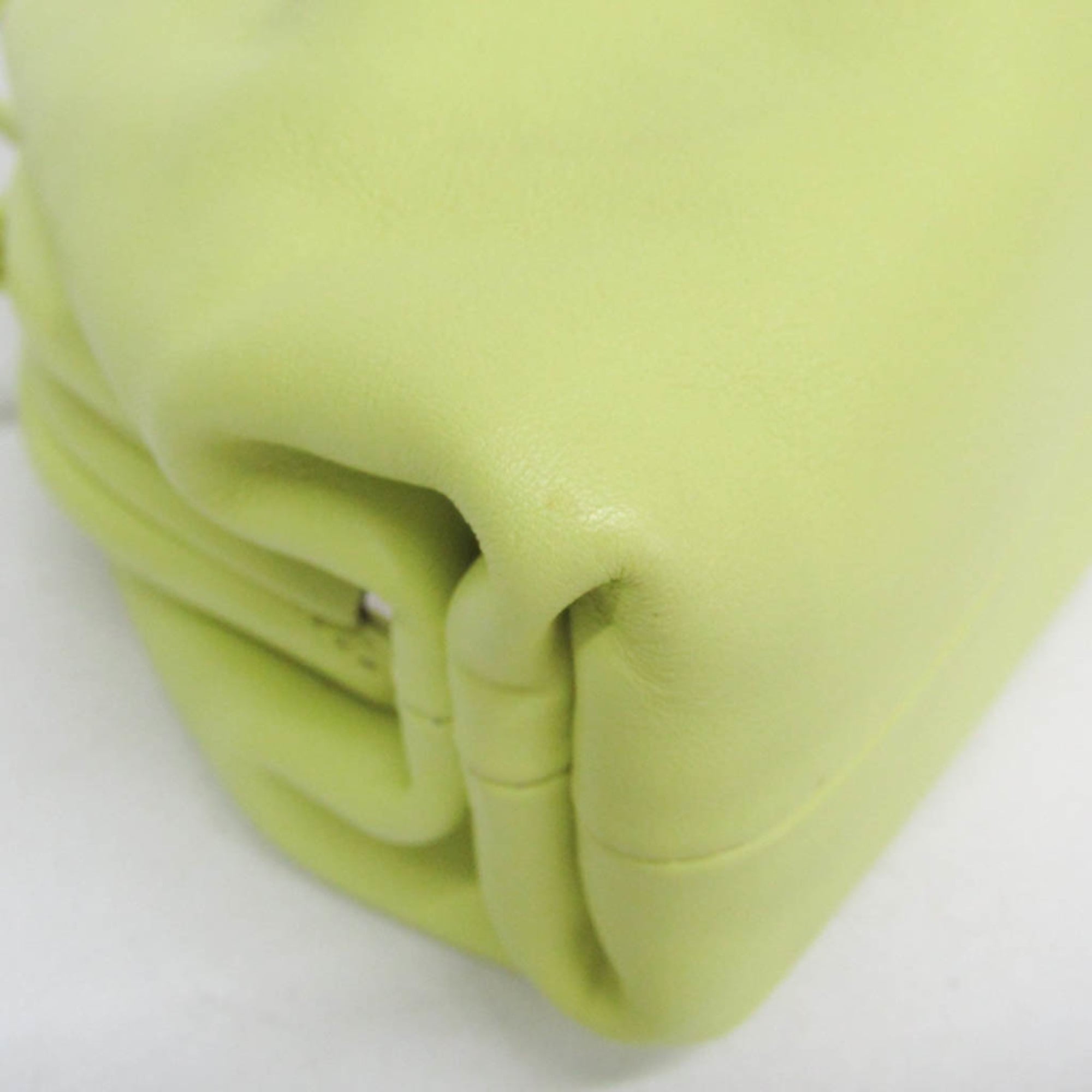 Bottega Veneta The Pouch Leather Green Leather Clutche & Pouche Bag (Pre-Owned)