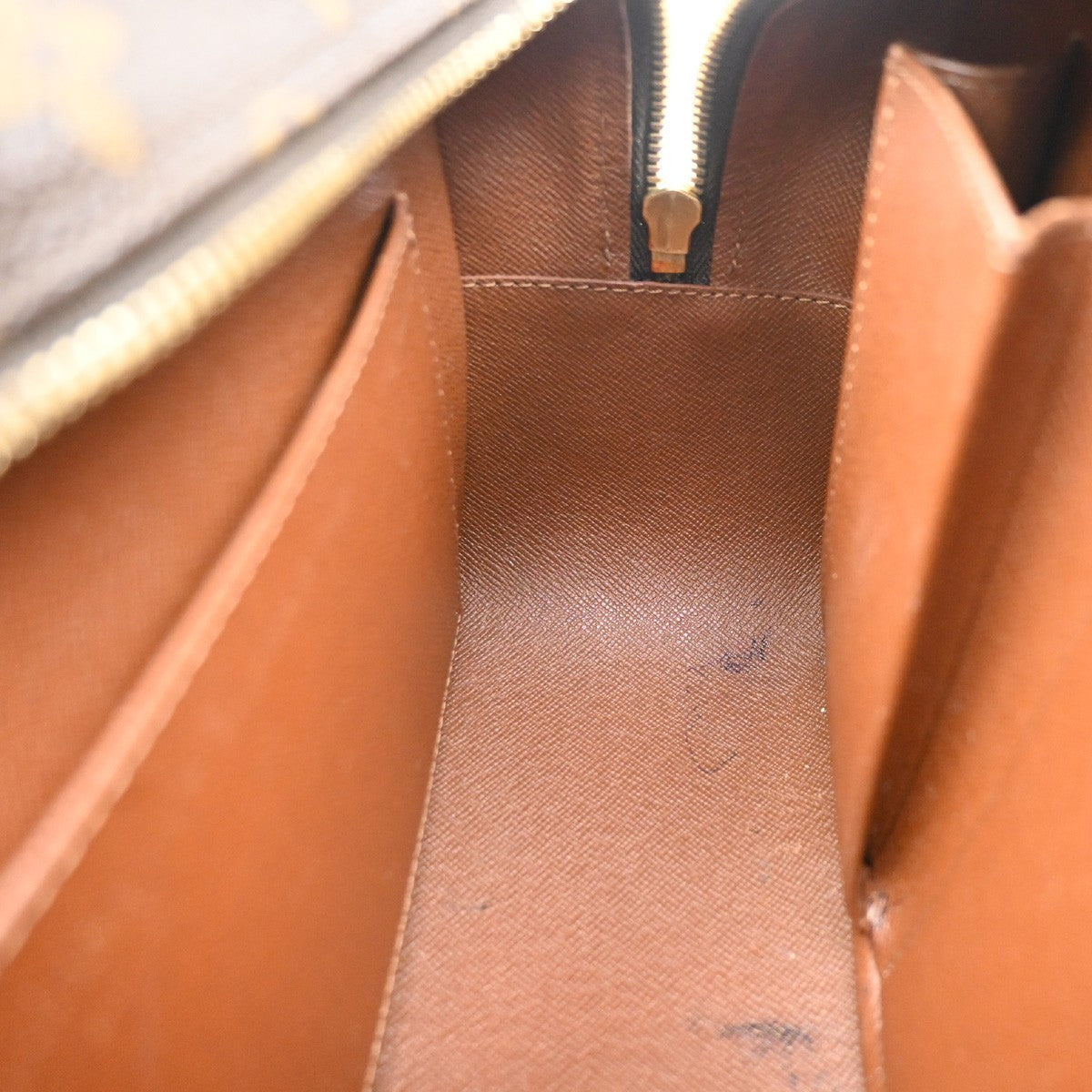 Louis Vuitton Cite Monogram Canvas Brown Canvas Handbag (Pre-Owned)