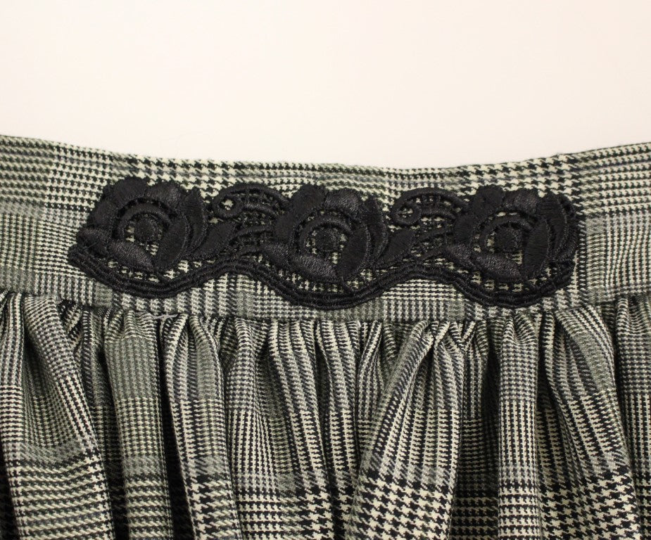 NOEMI ALEMÁN Elegant Gray Checkered Wool Shorts Women's Skirt