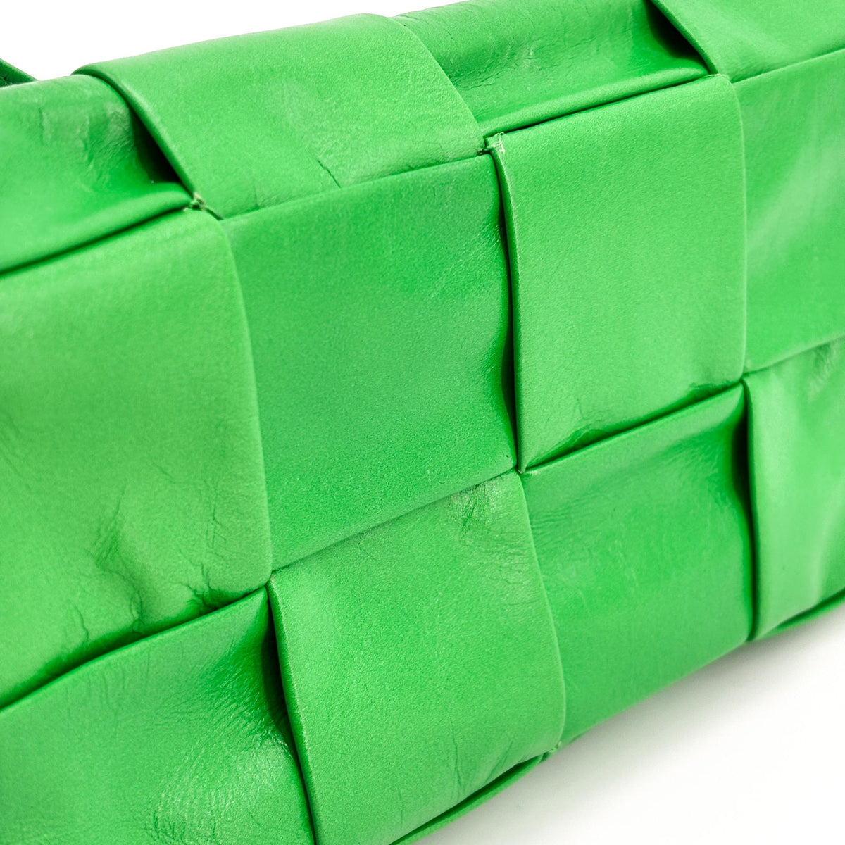 Bottega Veneta Cassette Belt Maxi Intrecciato Leather Green Leather Clutche & Pouche Bag (Pre-Owned)
