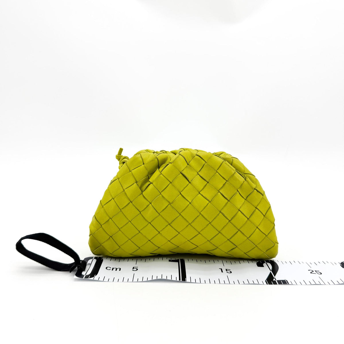 Bottega Veneta The Pouch Intrecciato Nappa Green Leather Clutche & Pouche Bag (Pre-Owned)