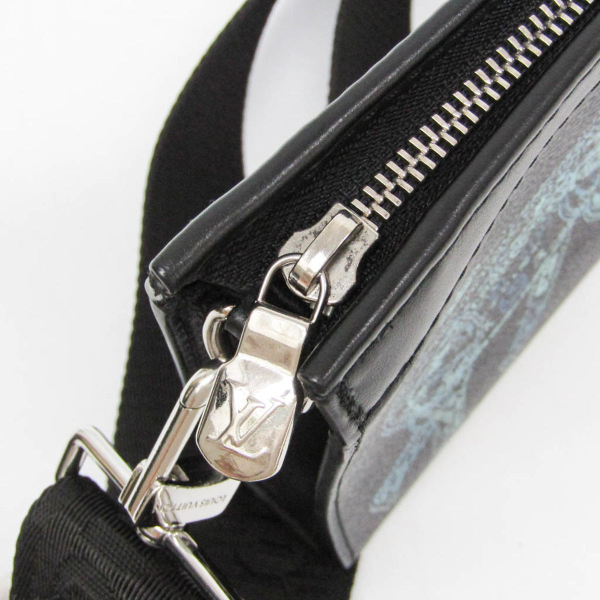 Louis Vuitton Gaston Wearable Limited Edition Wild Animals Damier Graphite Black Canvas Crossbody Bag Bag (Pre-Owned)