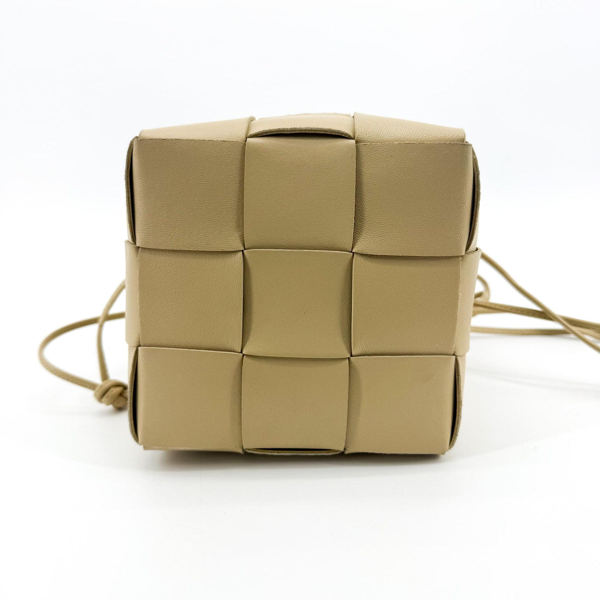 Bottega Veneta Cassette Leather Beige Leather Shoulder Bag Bag (Pre-Owned)