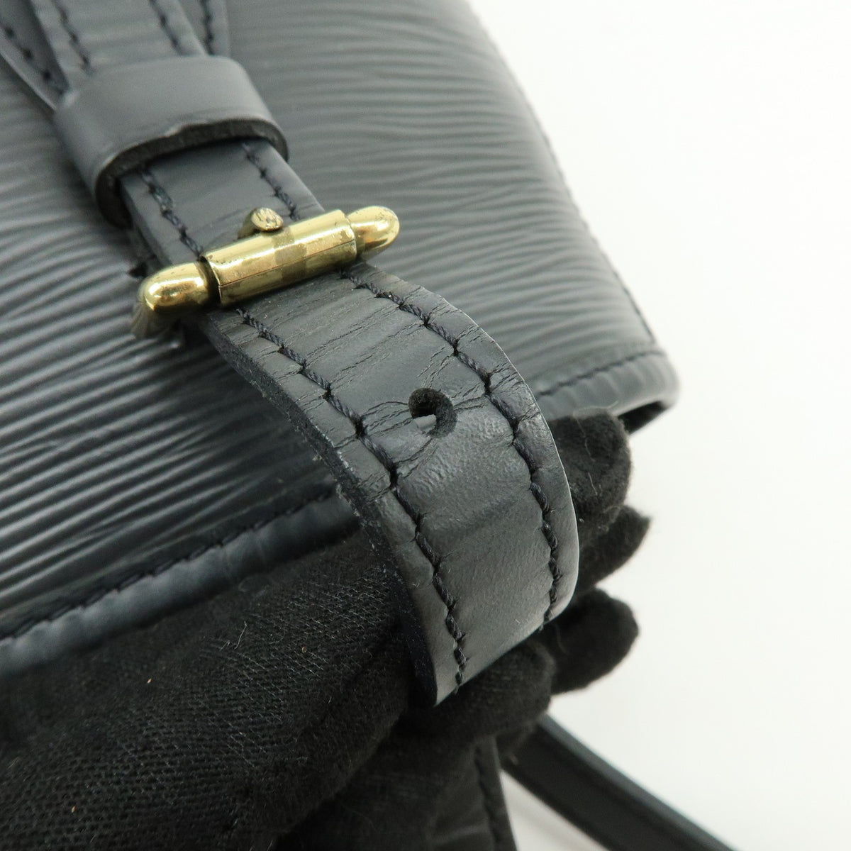 Louis Vuitton Petit Bucket Epi Leather Black Leather Handbag (Pre-Owned)