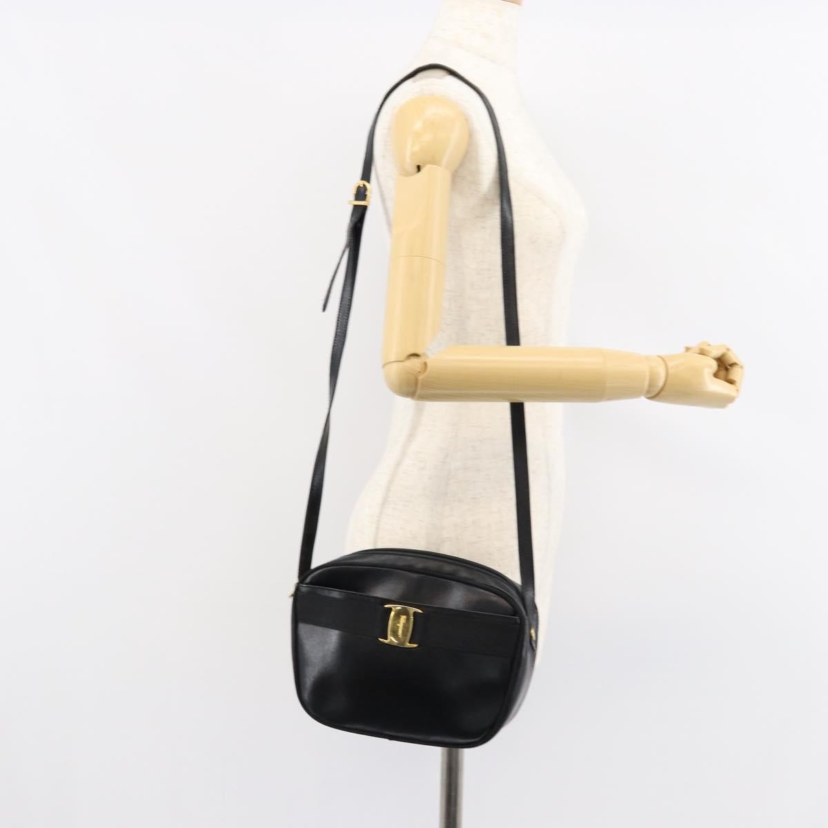 Salvatore Ferragamo Vala Leather Black Leather Shoulder Bag Bag (Pre-Owned)