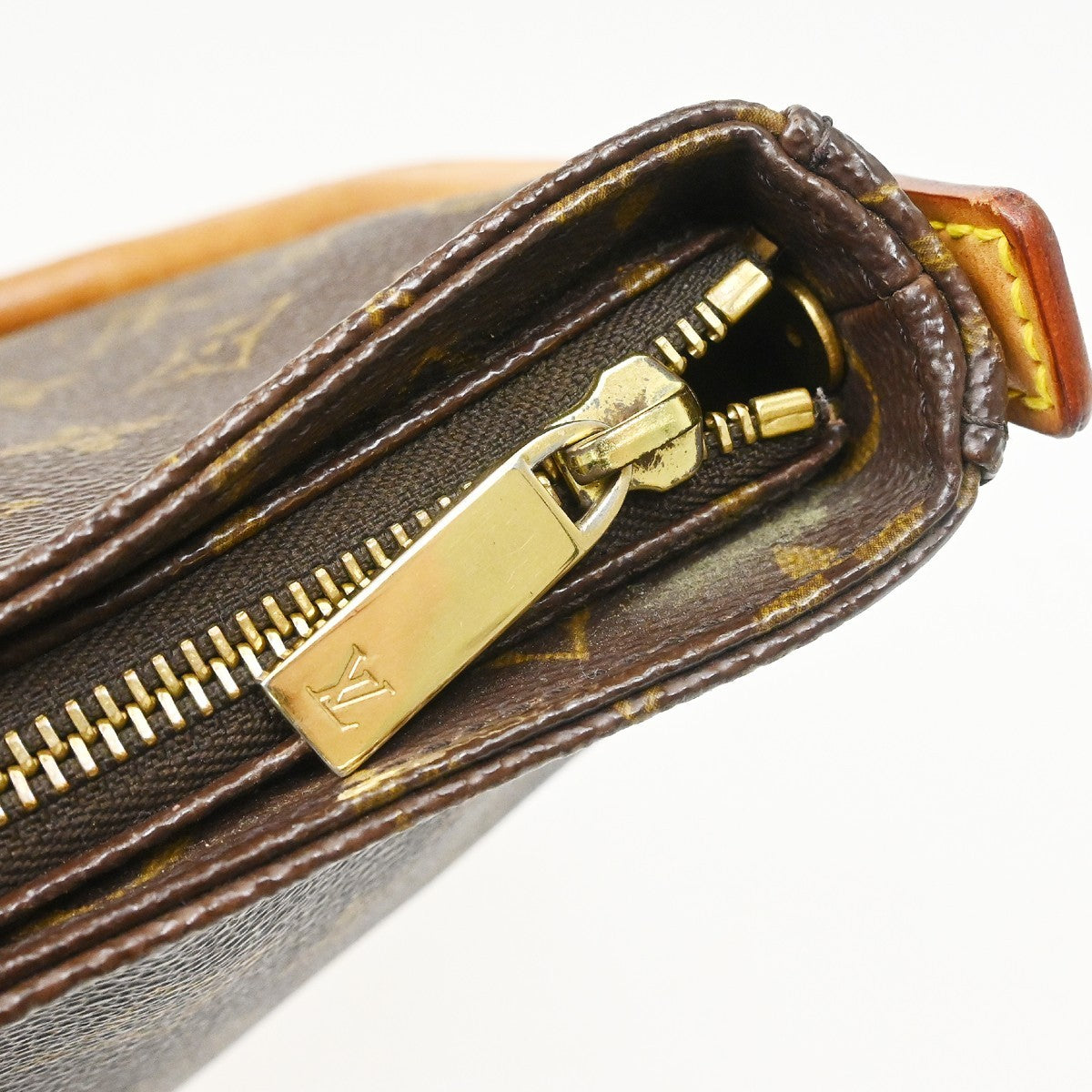 Louis Vuitton Monogram Looping Monogram Canvas Brown Canvas Shoulder Bag Bag (Pre-Owned)