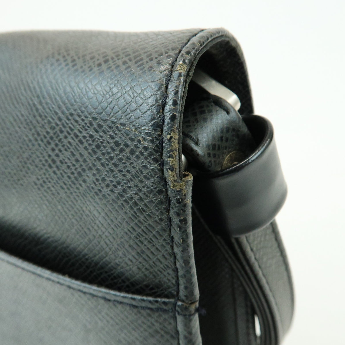 Louis Vuitton Selenga Pochette Taiga Leather Gray Leather Clutche & Pouche Bag (Pre-Owned)