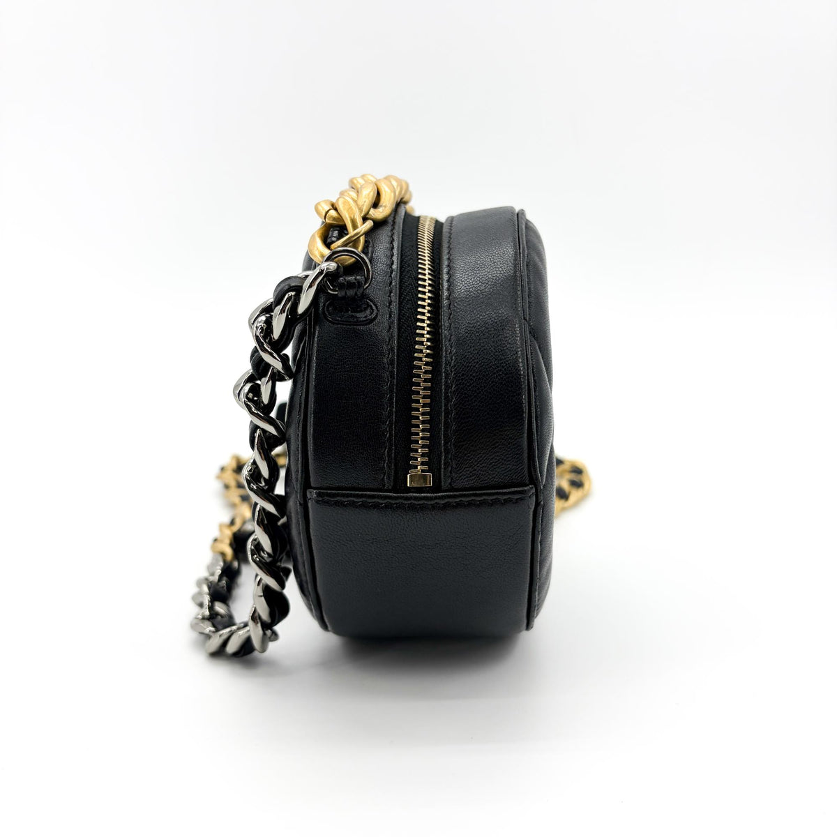 Chanel 19 Round Clutch With Chain Quilted Leather Black Leather Clutche & Pouche Bag (Pre-Owned)
