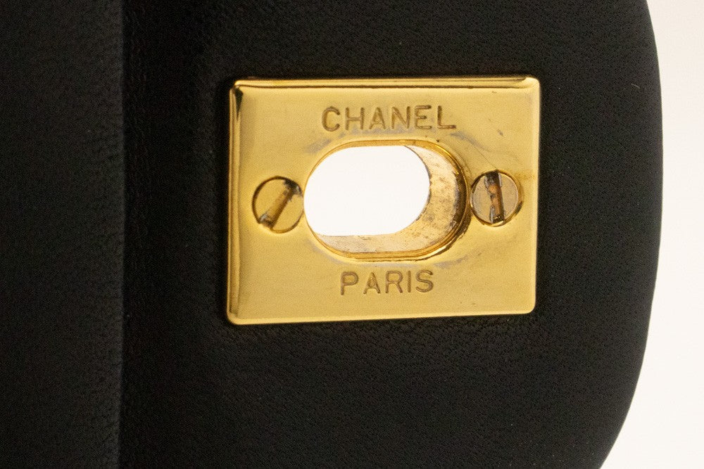 Chanel Classic Flap Lambskin Black Leather Crossbody Bag Bag (Pre-Owned)