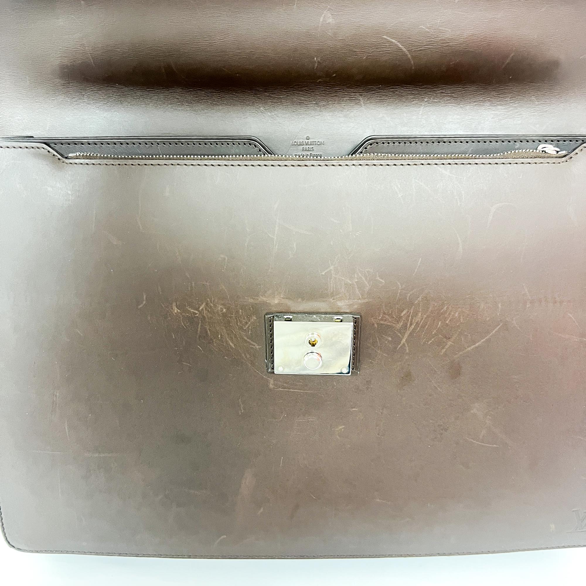 Louis Vuitton Neo Robusto 1 Taiga Leather Brown Leather Briefcase Bag (Pre-Owned)