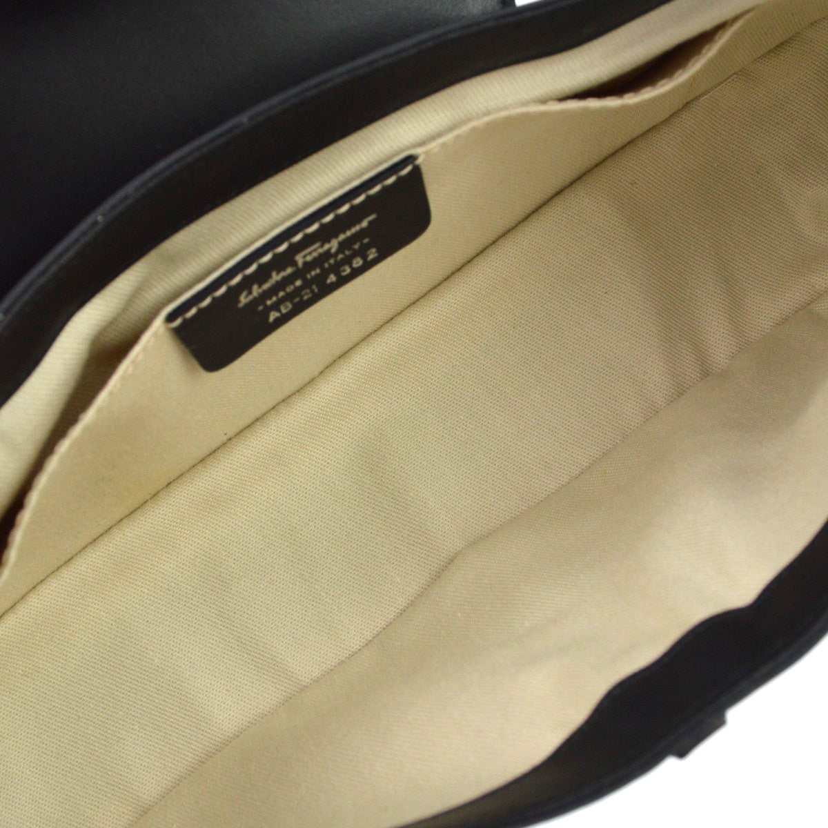 Salvatore Ferragamo Vintage Gancini Hobo Leather Black Patent_Leather Shoulder Bag Bag (Pre-Owned)