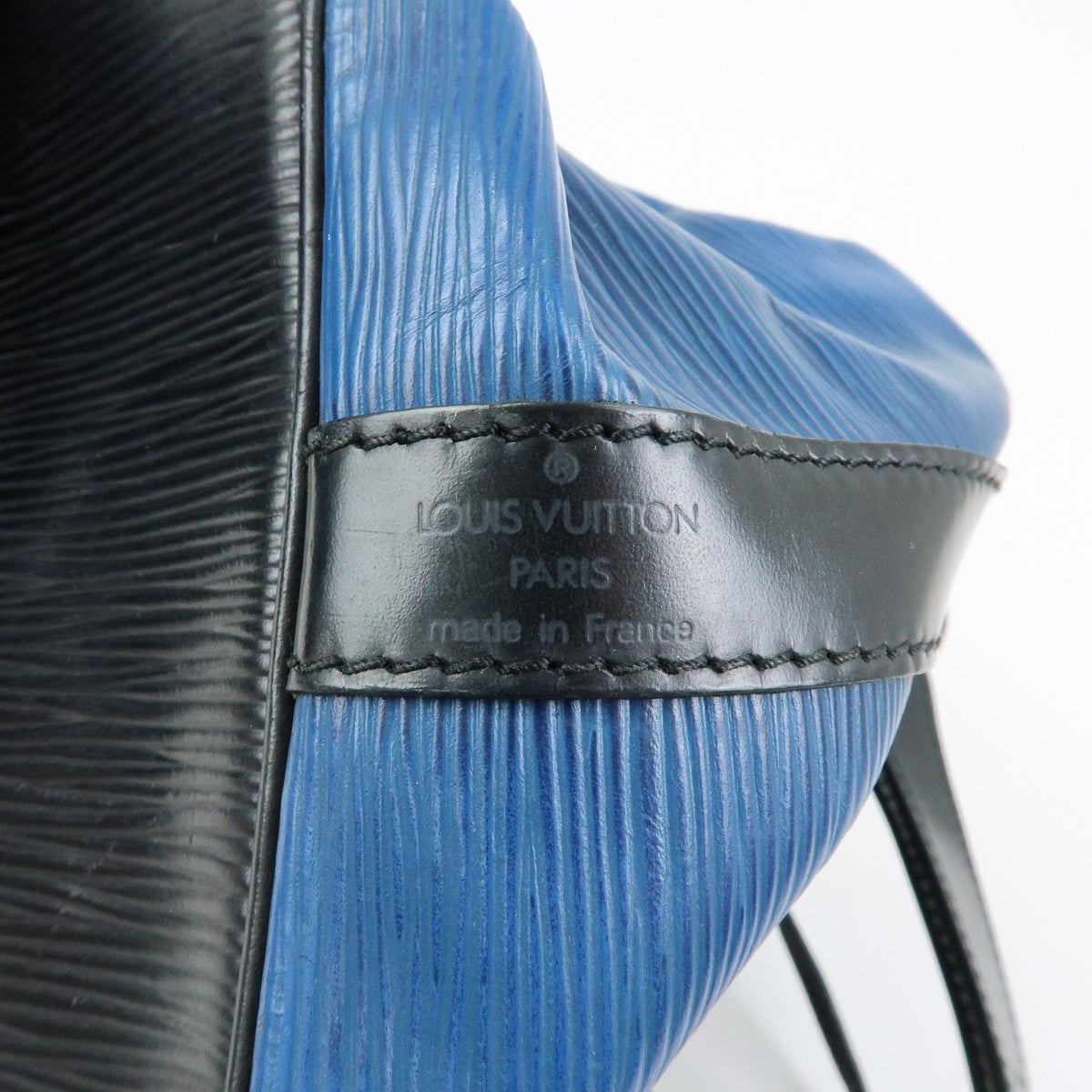 Louis Vuitton Bicolor Petit Noe Epi Leather Blue Leather Handbag (Pre-Owned)