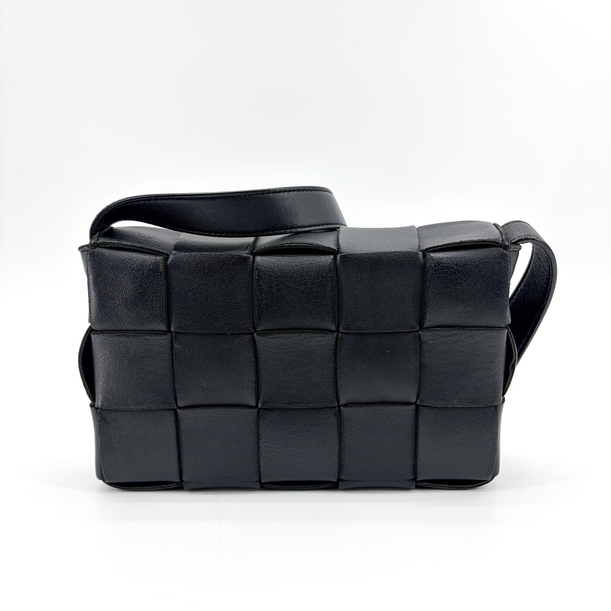 Bottega Veneta Cassette Maxi Intrecciato Patent Black Leather Crossbody Bag Bag (Pre-Owned)